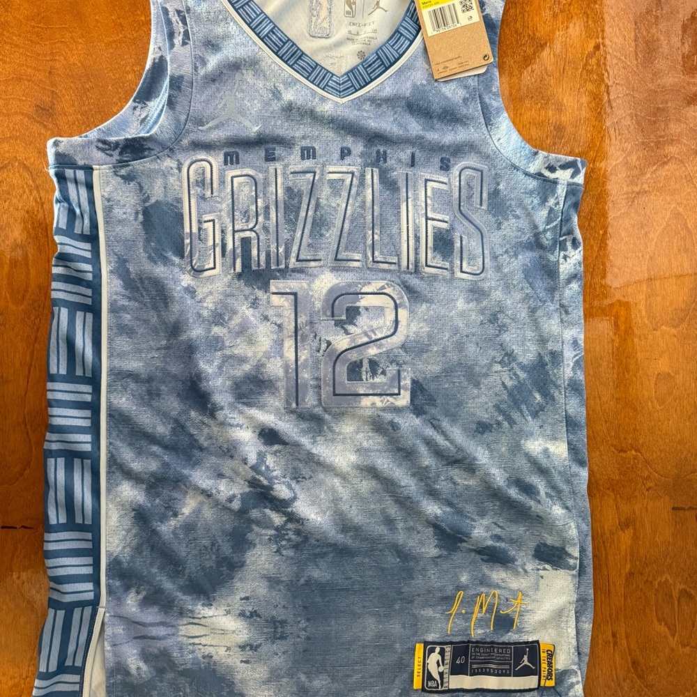 Memphis Grizzlies Ja Morant jersey size 40 (small)